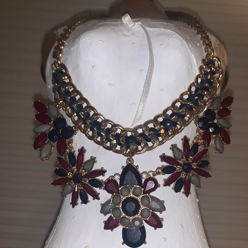 Statement Necklace Perfect Condition - image 3